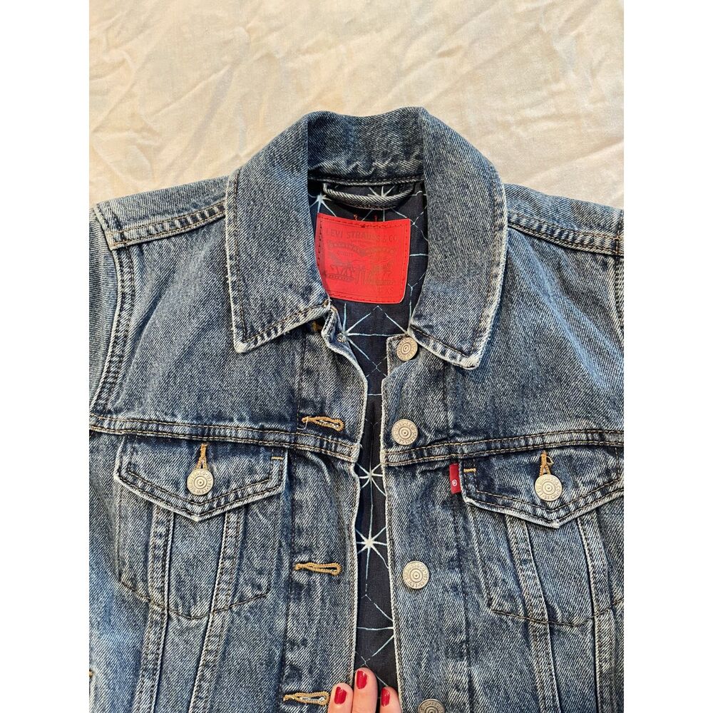The Perfect Levi's Denim Jean Jacket - Medium Wash - XS